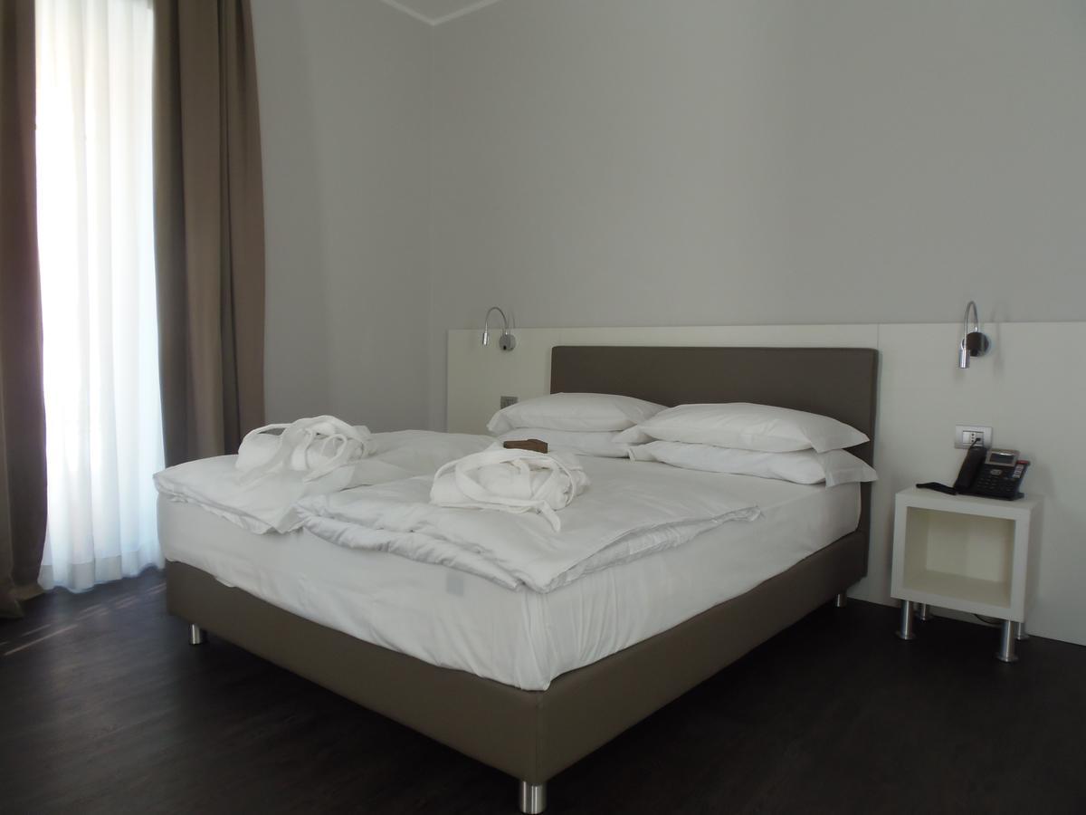 Albergo Dongo Eksteriør billede